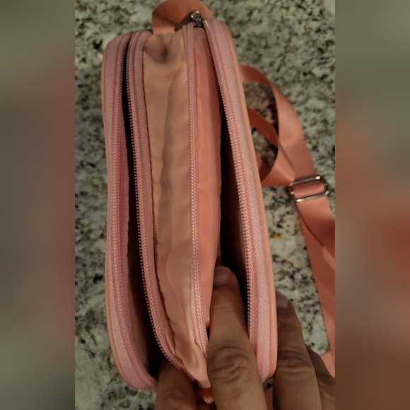 Peanuts Pink Snoopy Crossbody Bag. Adjustable Strap - Picture 3 of 5